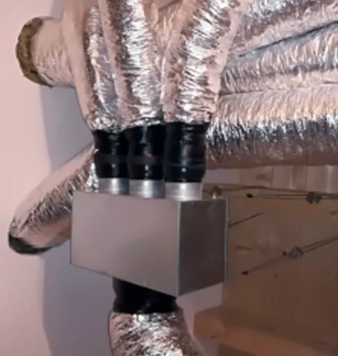 Application rigoureuse d'un adhésif sur une jonction de gaine