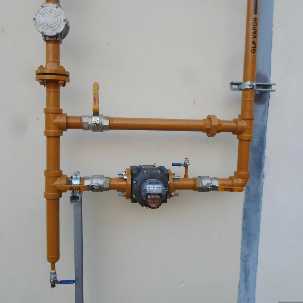 Installation d'une pompe de bouclage sanitaire avec vannes d'isolement