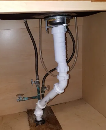 Installation technique d'un siphon de condensats avec garde d'air