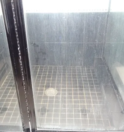 Analyse du verre de douche entartré